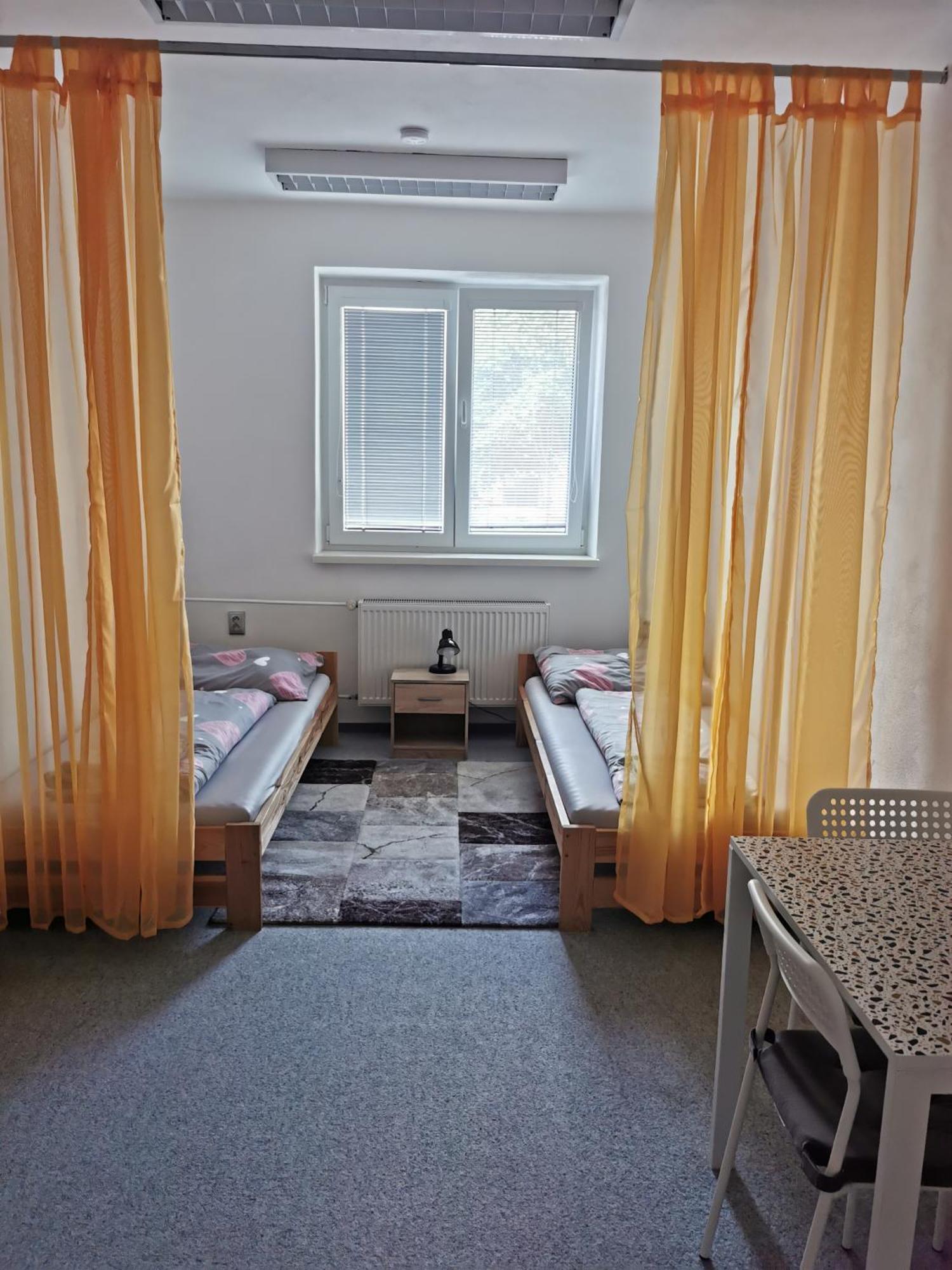 Living Bratislava By The Bus Station Hostel Buitenkant foto